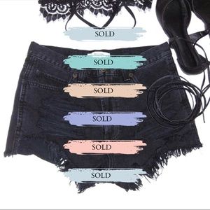 ⛔️SOLD⛔ A&F Distressed Shorts